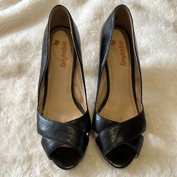 Farylrobin Heels - Picture 4 of 4